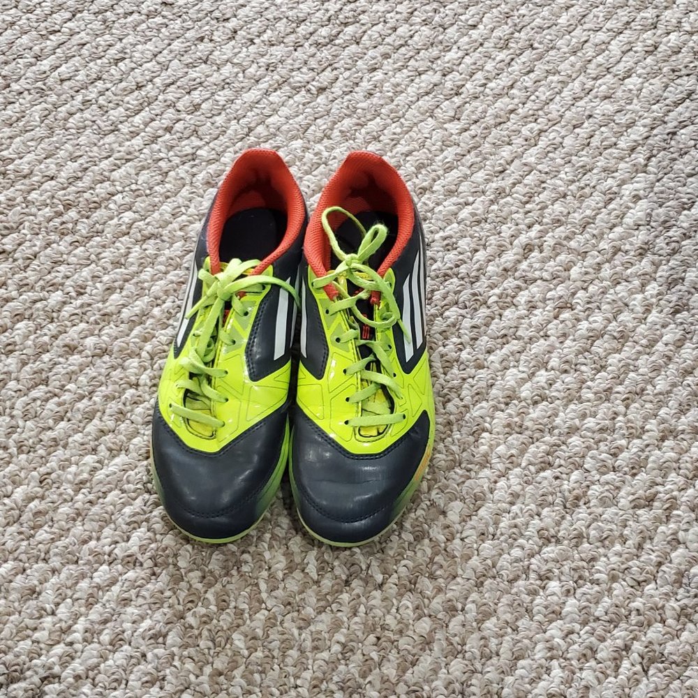 Adidas soccer cleats youth size 5